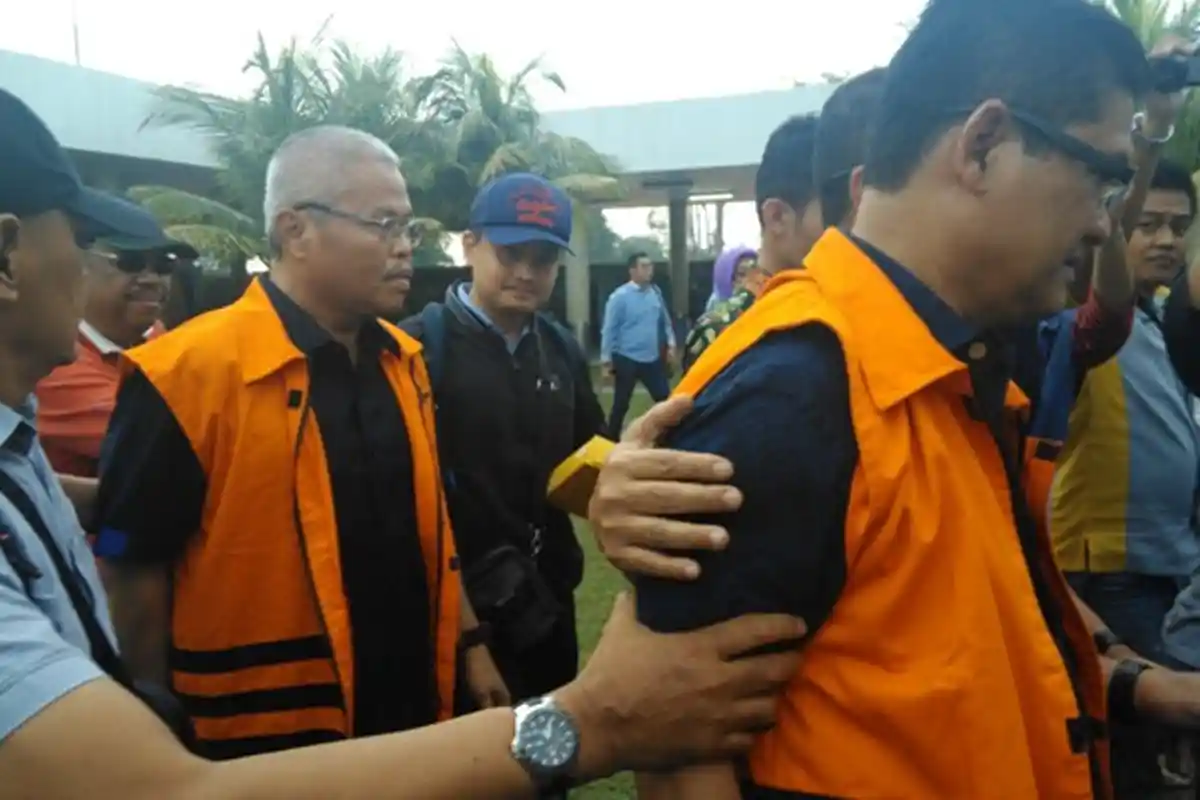 Dengar Tersangka Suap Pengesahan APBD Datang, Pegawai Bandara Ikut Merekam dengan HP