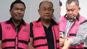 Dadan-Hindayana-tengah-Sony-Sonjaya-kiri-dan-Lodewyk-Pusung-kanan.jpg