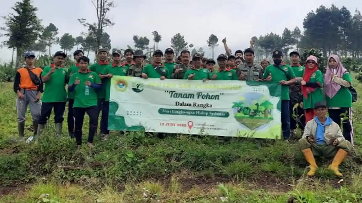 Go Green LDII : LDII Purbalingga dan Perhutani Tanam Pohon di Kaki Gunung Selamet