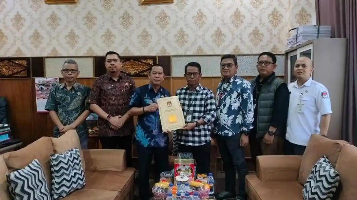 SK Penetapan Teddy -Marjito Sebagai Bupati dan Wabup OKU Terpilih Diserahkan ke DPRD