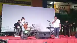 TAMPIL-Band-dari-siswa-SMKS-Yohanes-XXIII-saat-menyanyikan-lagu-terbaru.jpg