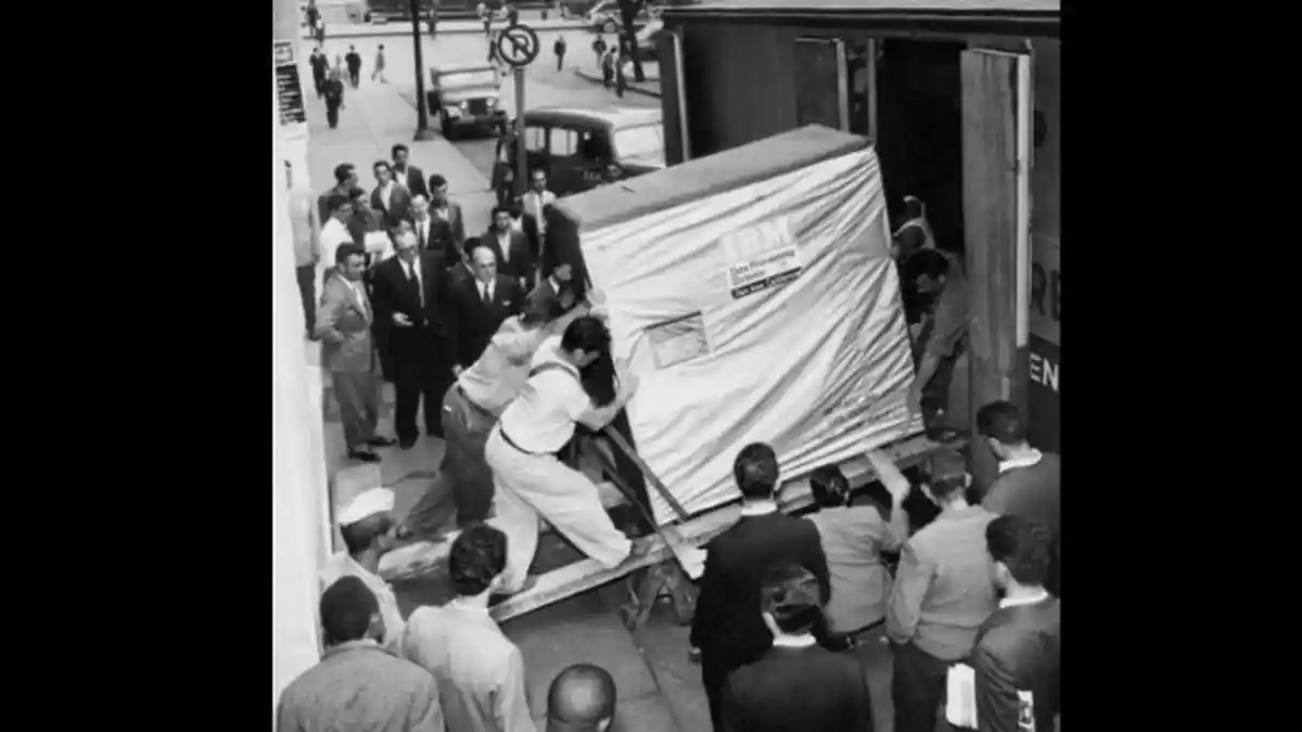 Hardisk Zaman Dulu, Kapasitas 5MB Bobotnya Nyaris 1 Ton!