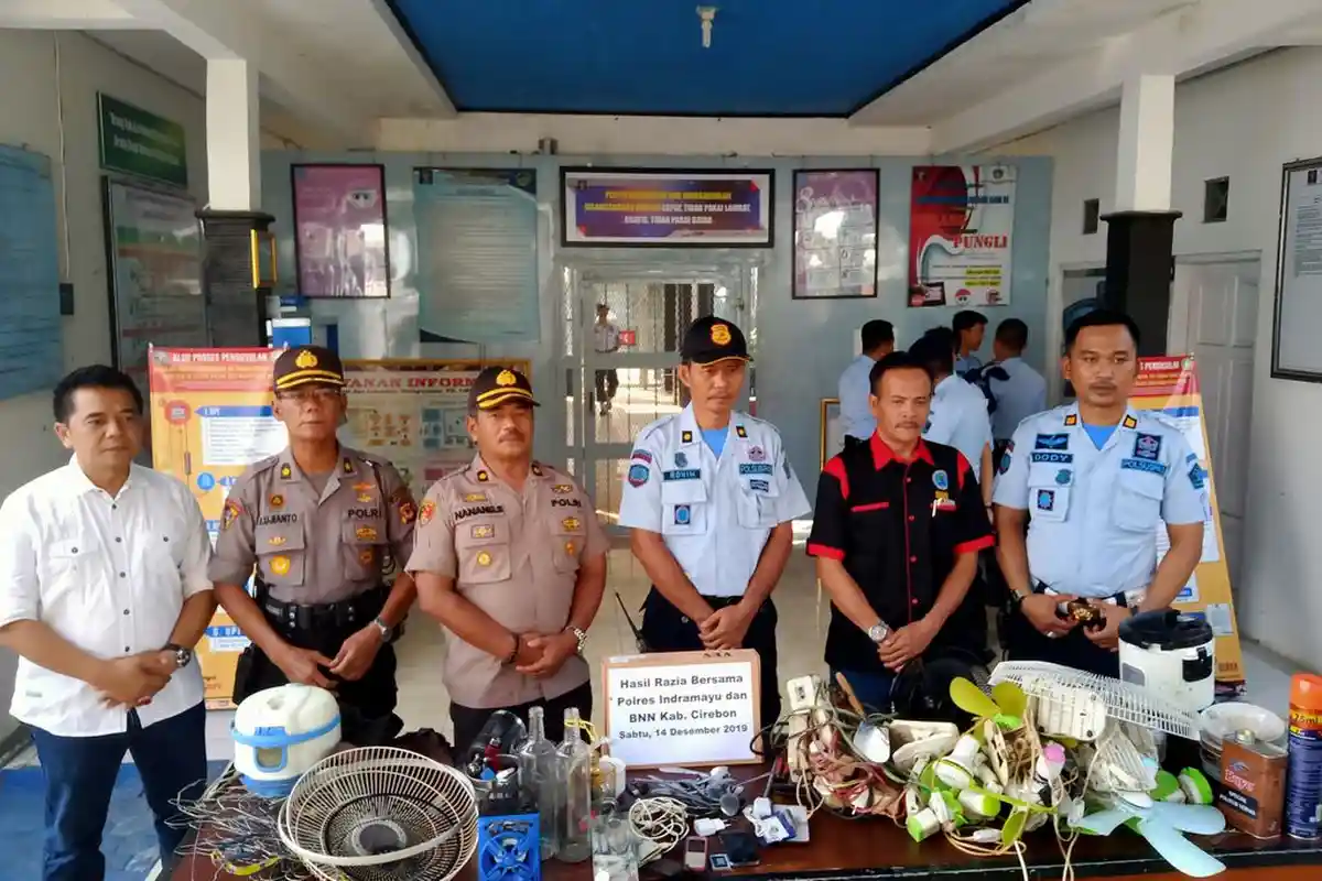 Tak Ditemukan Narkoba, Petugas Temukan Barang-barang Ini Saat Razia di Lapas Kelas II B Indramayu