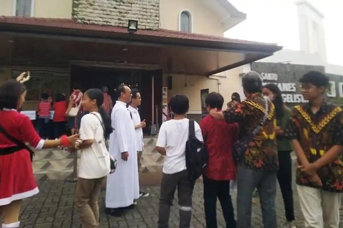Misa Natal di Kudus, Romo Stefanus: Momen Menghadirkan Yesus Kristus dalam Diri Umat Kristiani