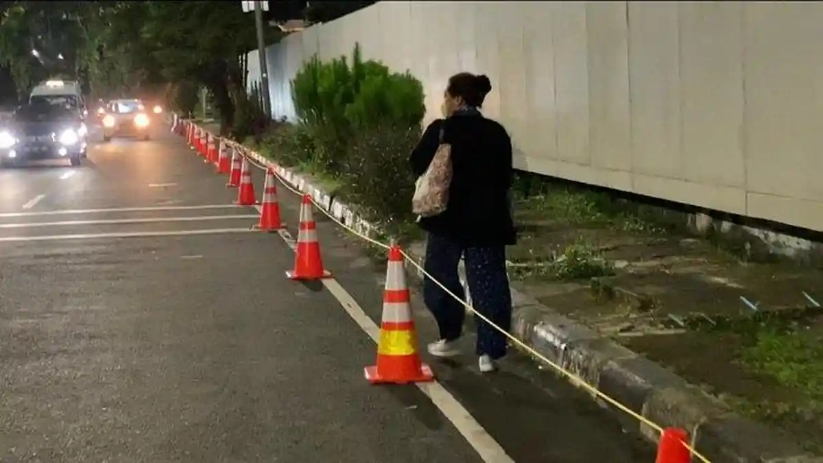 KPK Periksa Mantan Bupati Tabanan, Bungkam Saat Ditanya Wartawan terkait Kasus Suap DID Tahun 2018