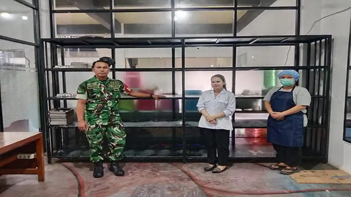 Babinsa Koramil 1210-06/Ngabang Tinjau Dapur Produksi Program Makan Bergizi Gratis