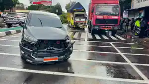 Kondisi-Toyota-Innova-setelah-bertabrakan-di-Dusun-Kalibening-Tirtomartani-Kalasan-Sleman.jpg