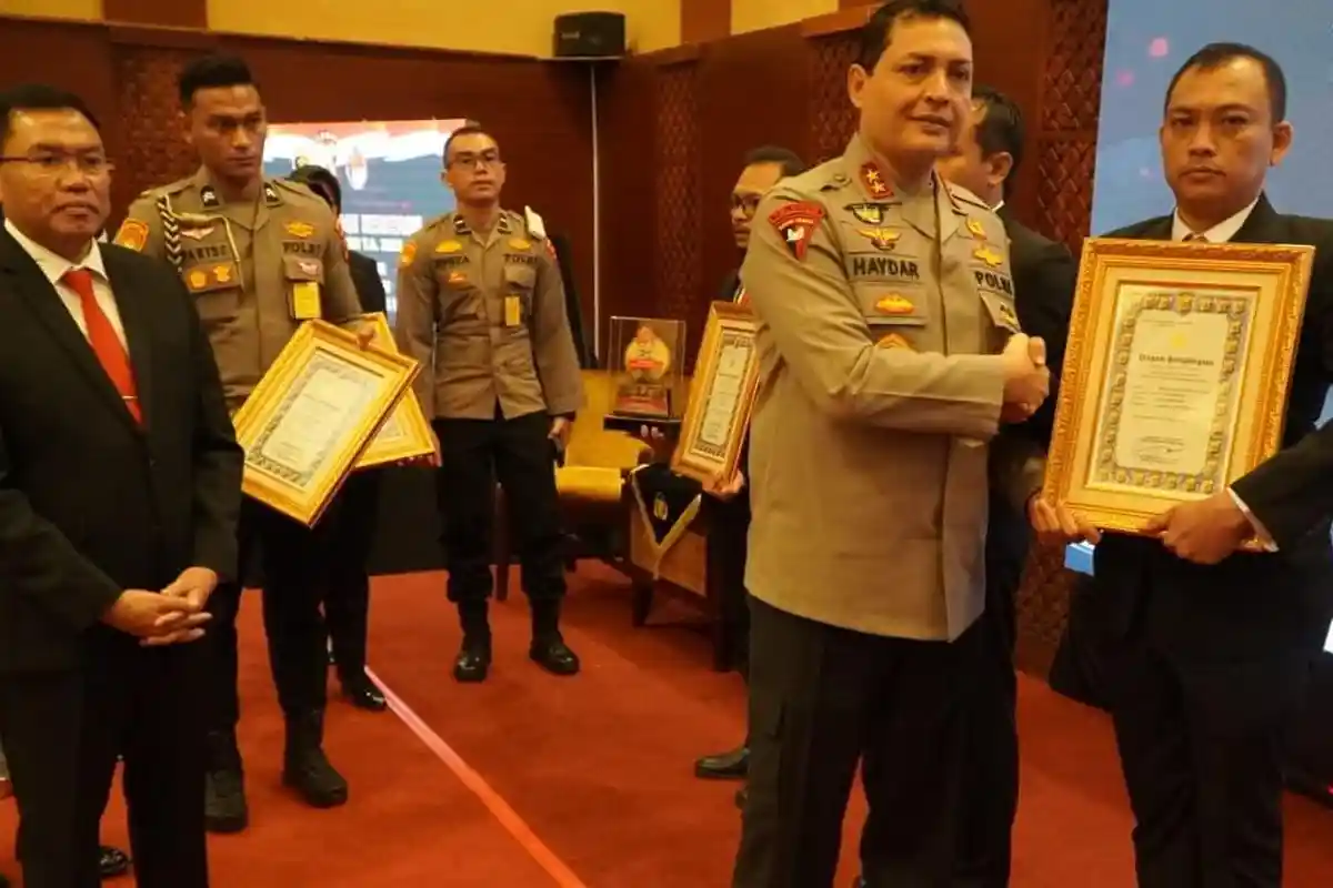 Kasat Reskrim Polres Aceh Tenggara Terima Penghargaan dari Kapolda Aceh