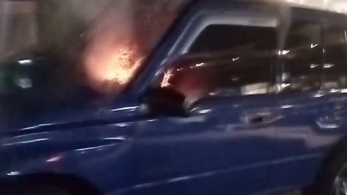 Mobil Terbakar di Parkiran Bencoolen Mall, Diduga Mesin Masih Hidup saat Ditinggal Parkir