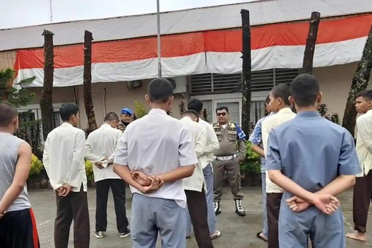 Antisipasi Tawuran Antar Pelajar, Satpol PP Padang Amankan 10 Siswa yang Berada di Luar Sekolah