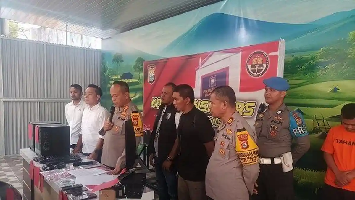 Jaringan Judi Online 5 Pelaku Ditangkap, 7 Bulan Beroperasi, Raup Keuntungan Rp700 Juta di Makassar
