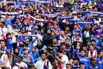 Aremania-mendukung-Arema-FC-saat-melawan-Persib-Bandung-di-Stadion-Kanjuruhan.jpg