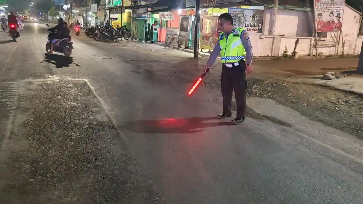 Kecelakaan Beruntun di Jember, Pengendara Yamaha Vixion Terseret Truk, Ending Dibawa ke Puskesmas