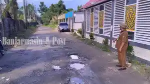Jalan-akaes-utama-kompleks-Shafwah-Asri-YANG-BELUM-DIASPAL.jpg