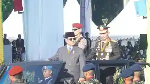 Listyo-Sigit-Prabowo-dampingi-Prabowo-Subianto-saat-HUT-ke-79-Bhayangkara-di-Monas.jpg