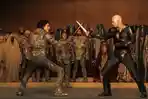 Pertarungan-Feyd-Rautha-Harkonnen-dan-Paul-Atreides-di-Dune-Part-Two.jpg