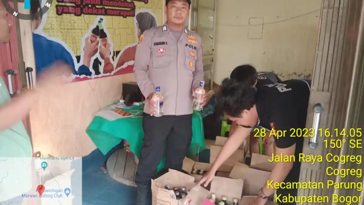 Warga Resah Maraknya Peredaran Miras, Polsek Parung Sita 79 Botol dari Sebuah Warung