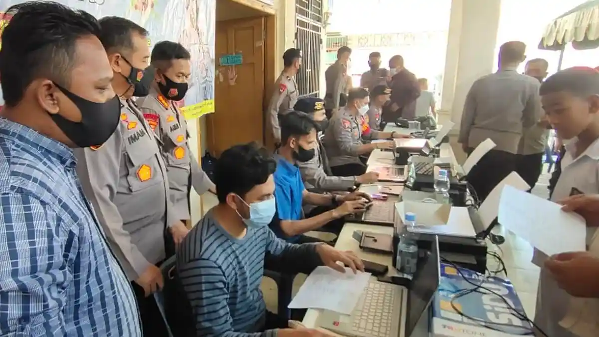 PJU Polda Aceh Tinjau Gerai Vaksinasi di Kantor Keuchik Kampung Mulia