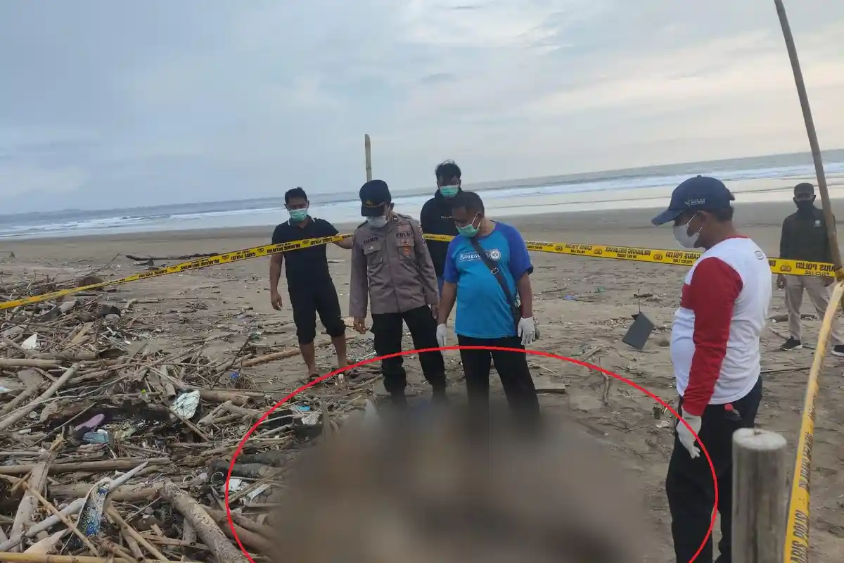 BREAKING NEWS - Mayat Perempuan Ditemukan Membusuk di Pantai Rowobendo Alas Purwo Banyuwangi