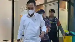 KPK-melakukan-operasi-tangkap-tangan-OTT-Bupati-Cilacap-Syamsul-Auliya-Rachman.jpg