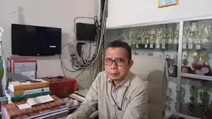 Kepala-SMAN-3-Takalar-Ilham-20205.jpg