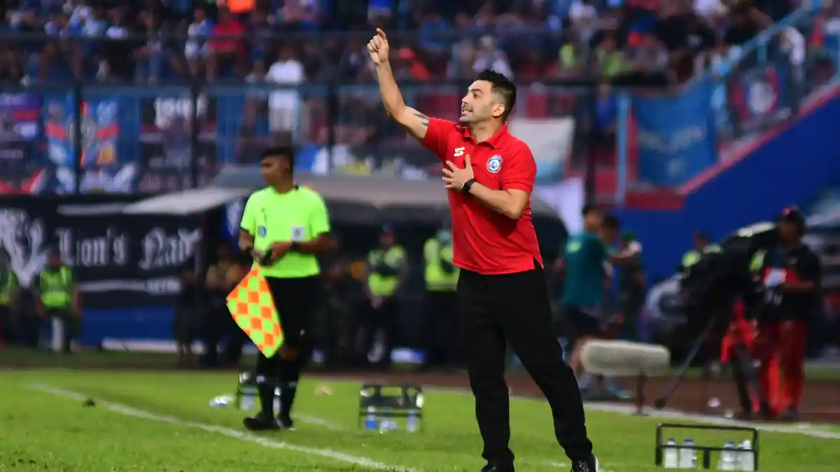 Pelatih Arema FC Javier Roca Gembleng Fisik Latihan Pemainnya Jelang Laga Lawan Persebaya
