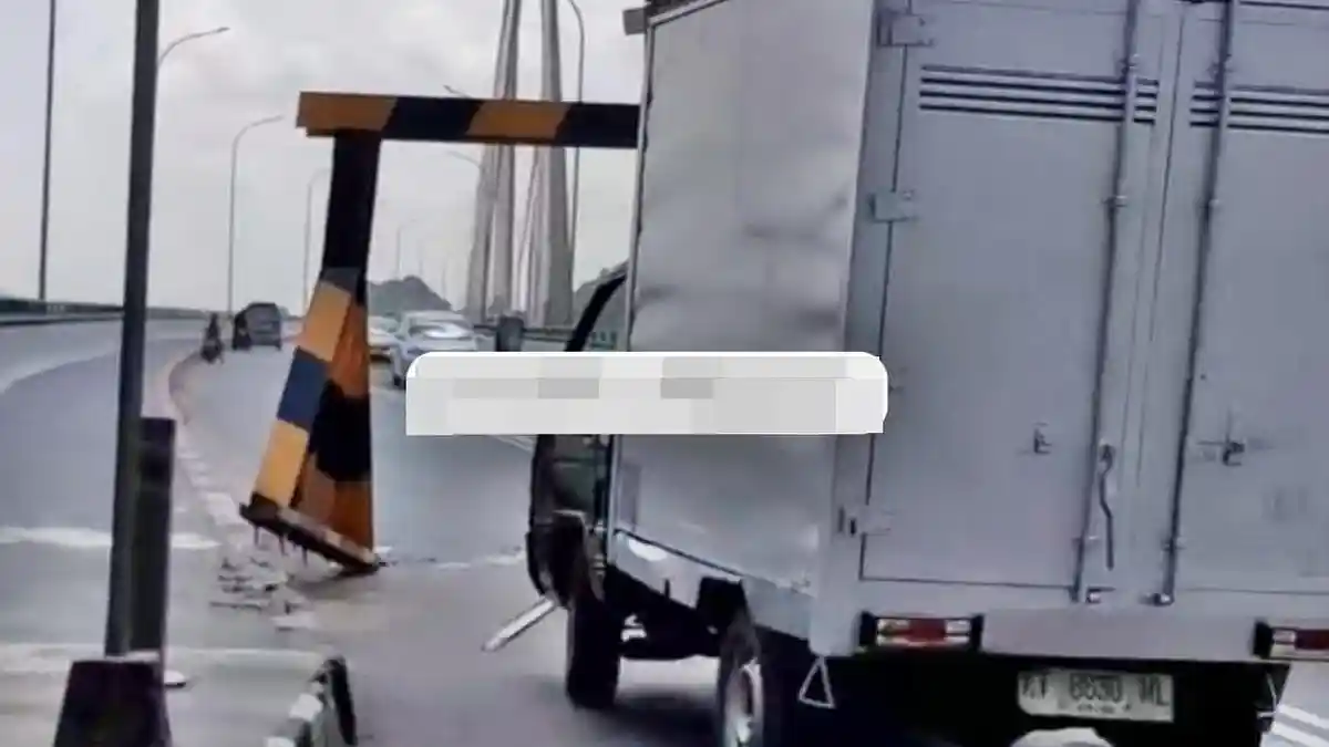 Portal di Jembatan Achmad Amins Lepas, Dishub Samarinda Langsung Lakukan Pengecekan
