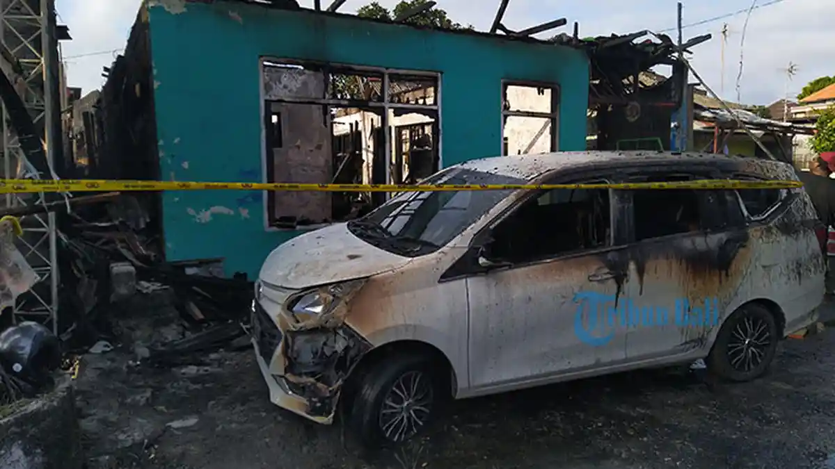 Ali Gemetaran Lihat Rumah dan Mobilnya di Pemecutan Kaja Denpasar Terbakar