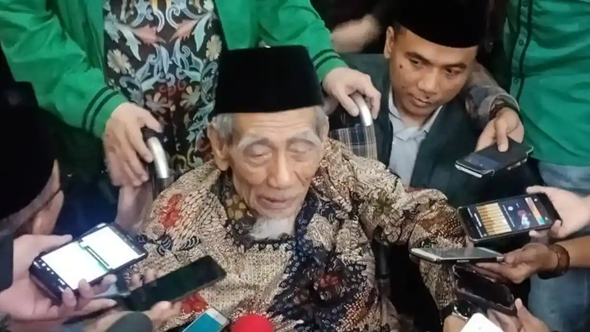 Innalilahi, Presiden Jokowi Kenang Sosok Mbah Moen, TONTON VIDEO. .