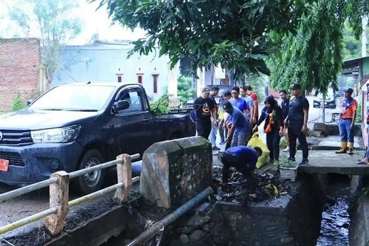 ASN Bulukumba Turun ke Selokan, Gotong Royong Bersihkan Lingkungan Usai Kota Dikepung Banjir