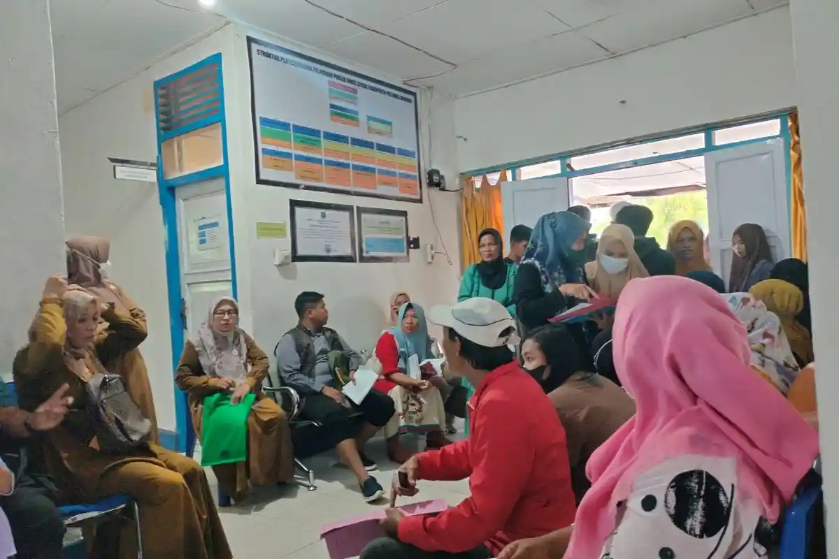Warga Serbu Dinsos Polman Demi Pengobatan Gratis, Kadis: Tidak Usah Kesini Kasih Lihat Saja KTP!