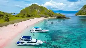 Long-Pink-Beach-yang-tersohor-dengan-pasirnya.jpg