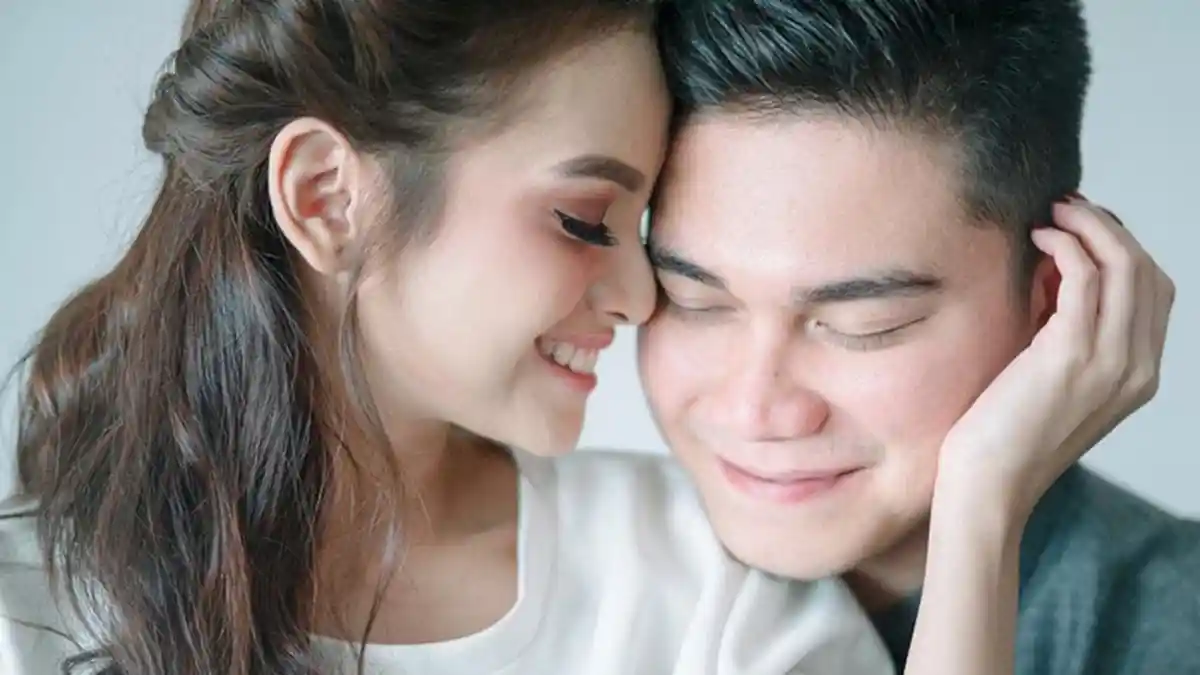 Acha Septriasa Makan Ayam Goreng Satu 'Ember', Netizen: Ekspresinya Lucu!