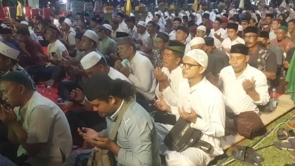 Lapangan RTH Cot Gapu Bak Lautan Manusia, Ribuan Warga Ikut Samadiah untuk Almarhum Tu Sop