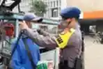 Cegah Penularan Covid-19, Satbrimob PMJ Kembali Lakukan Penyemprotan Disinfektan