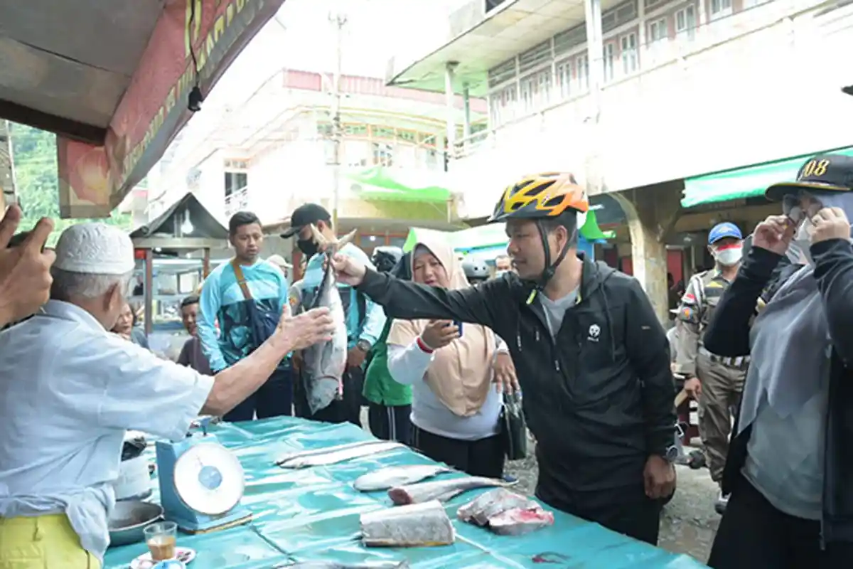 Bupati Sambas Minta Pasar Tumpah di Sepanjang Jalan Pembangunan Pemangkat Ditata Ulang