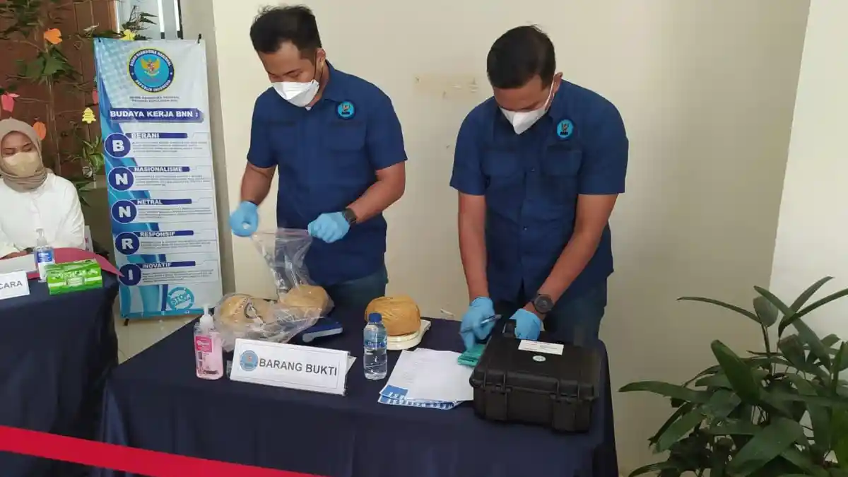 Warga Batam Terlibat Mafia Internasional Ditangkap BNNP Kepri, Simpan 2,8 Kg Sabu