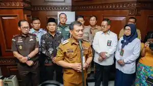 Gubernur-Jawa-Tengah-Ahmad-Luthfi-menyatakan-wilayahnya-siap-menyambut-nataru.jpg