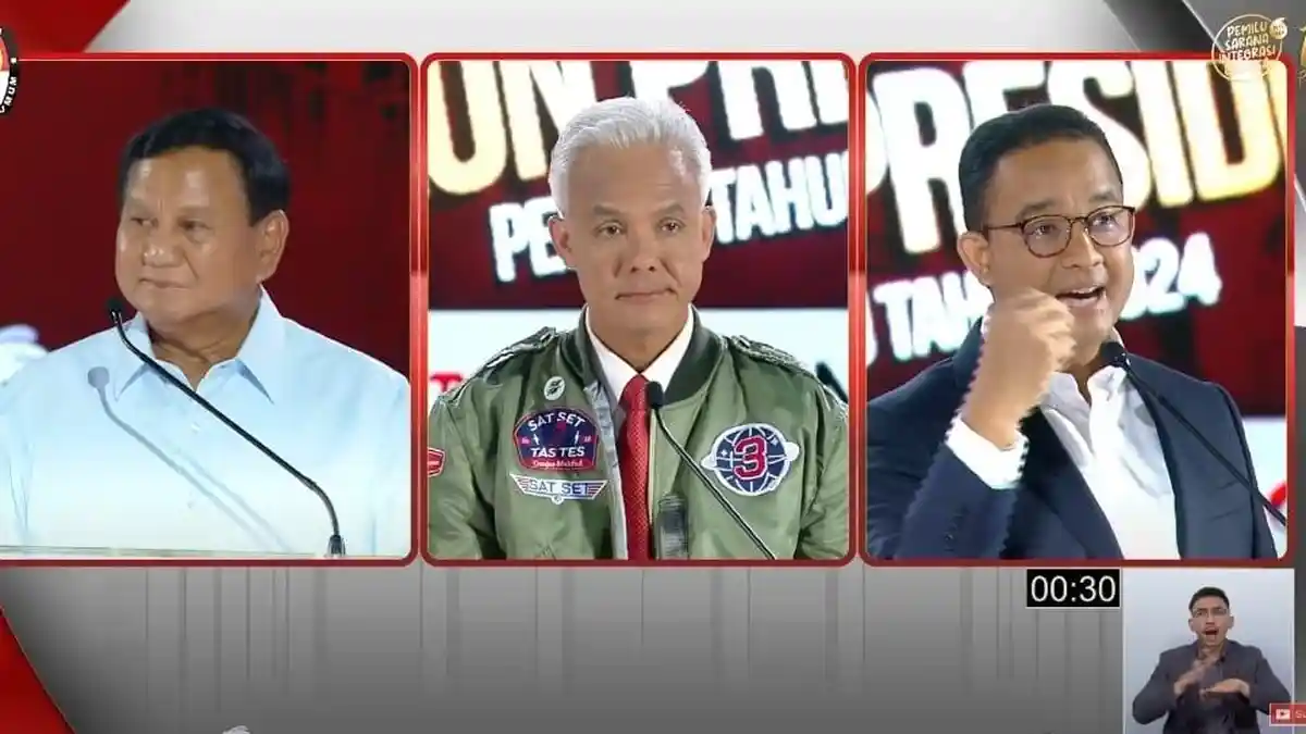 Ganjar Persoalkan Alustsista Bekas, Prabowo Singgung Perjuangan Bung Karno Hadapi Irian Barat