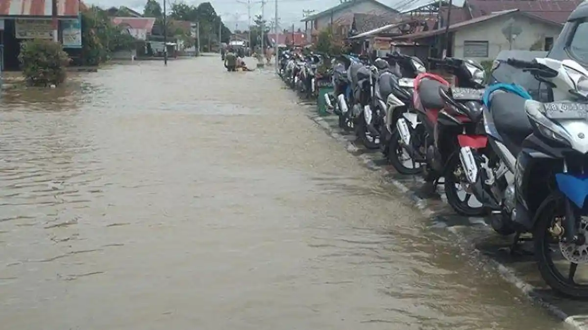 Hampir Seluruh Pemukiman dan Jalan di Putusibau Terendam Banjir