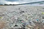 SAMPAH-PLASTIK-Kondisi-sampah-plastik-di-pantai-Kedonganan-Badung-pada-Kamis-123.jpg