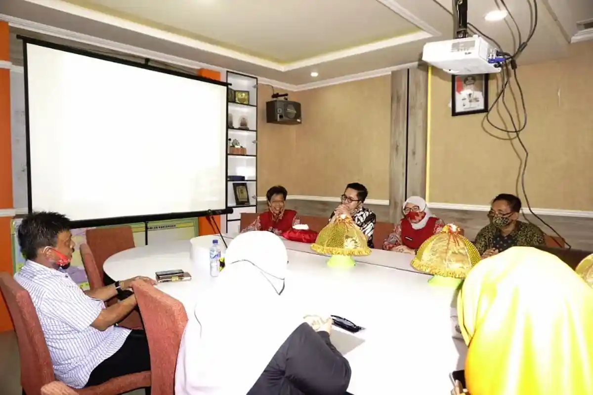 Sejam Setelah Terima SK Plt RSUD Haji, Sukreni Terima Tim Visitasi KIP Sulsel