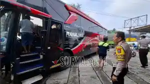 Bus-ngeblong.jpg