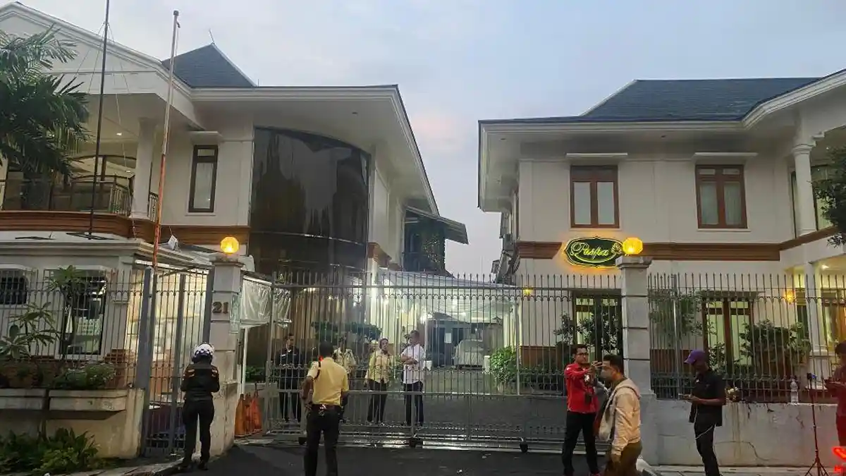 Suasana Rumah Duka Titiek Puspa Mulai Ramai, Kerabat Berdatangan