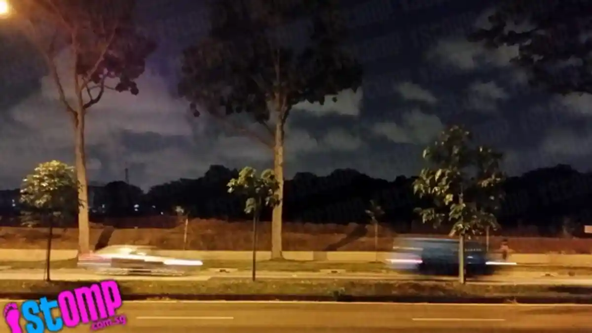 Apa Anda Melihat Hantu Anak Kecil di Foto? Netizen Ini Melihatnya