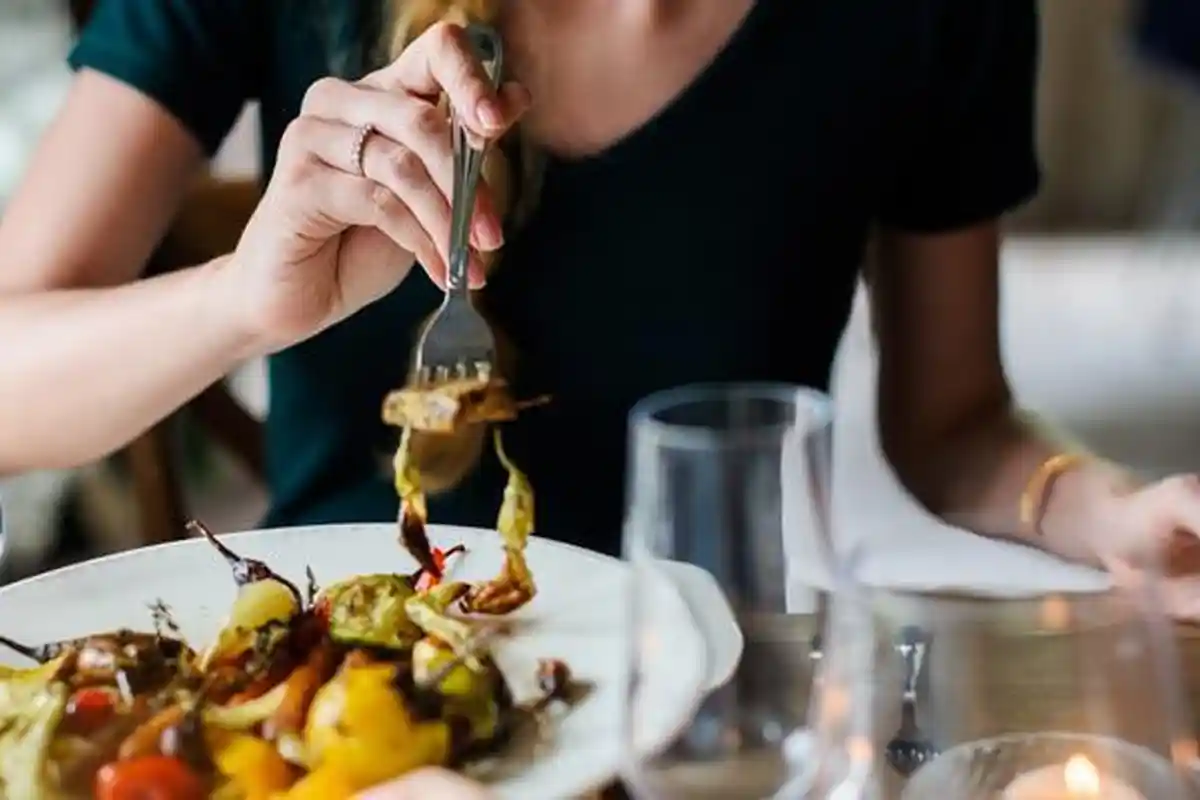 Takut Berat Badan Naik saat Lebaran? Tenang, 4 Tips Ini Bisa Mengontrol Berat Badan saat Lebaran