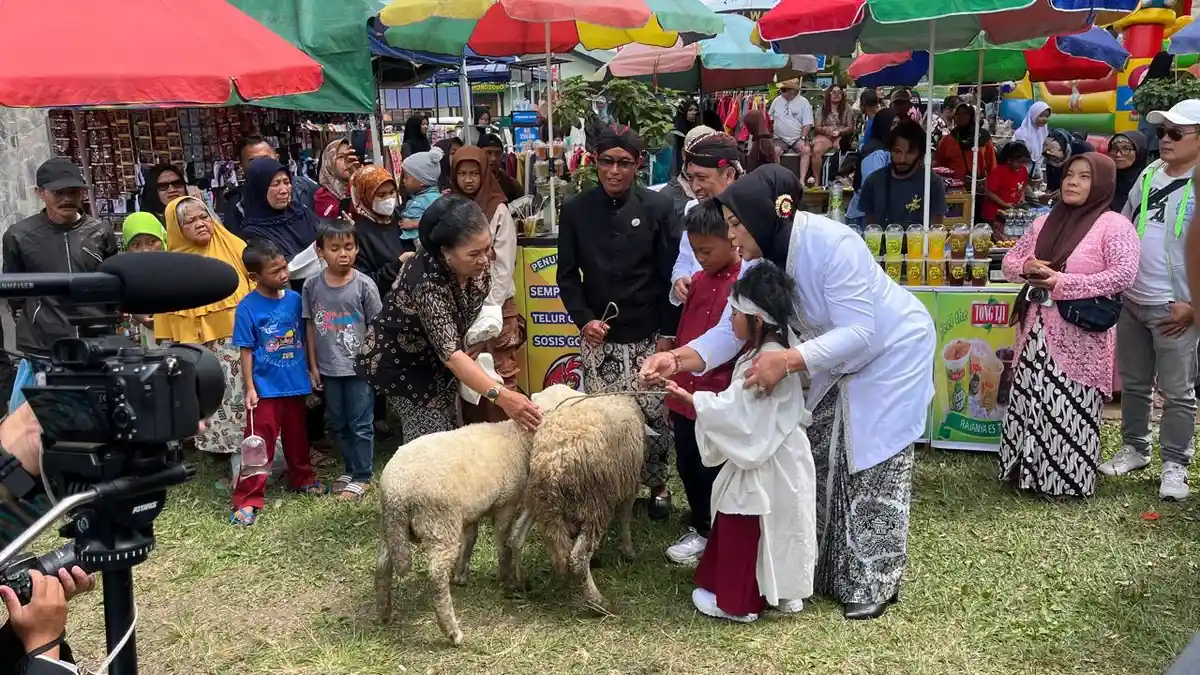 11 Anak Rambut Gimbal di Wonosobo Ikuti Ruwat Cukur, Yona Ajukan Permintaan Kambing Berpita 
