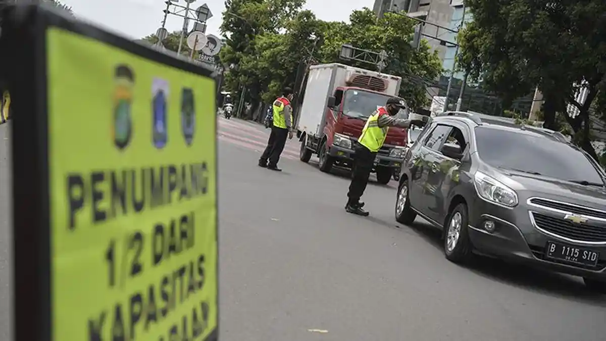 Mulai Hari Ini Polisi Tindak Pengendara yang Langgar Aturan PSBB di Jakarta