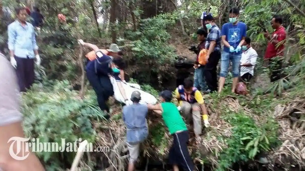Mayat Pria Tanpa Identitas Ditemukan di Hutan Bambu Mojokerto, Warga Sempat Mengira Boneka