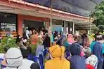 kantos-pos-jeneponto-ramai-didatangi-warga-untuk-menerima-bantuan-sosial-tunai-bst.jpg